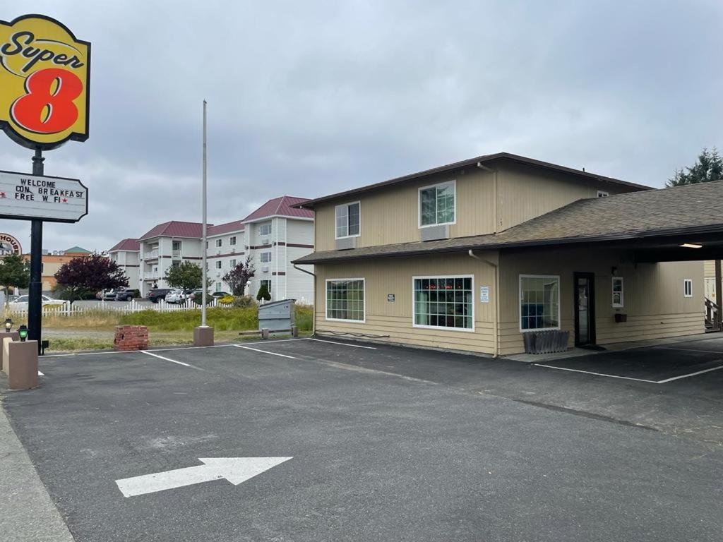 Super 8 By Wyndham Crescent City Hotel Exterior photo